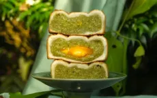 Bánh Trung thu cốm xào gây sốt: Sáng tạo mới lạ năm nay